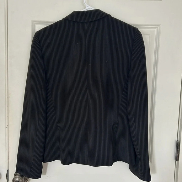 Tahari black pinstripe blazer size 8 career - Picture 5 of 7